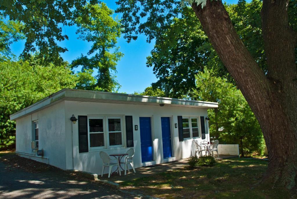 The Easterner Motel Southampton Room photo